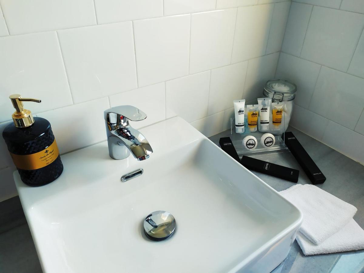21 Suites Deluxe Stay Near The Airport Markopoulo Mesogaias Экстерьер фото